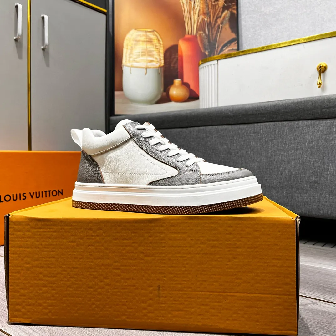 Factory price: 460💰LV's new casual high-top men's shoes👉 👉 Fashionable and versatile, 💞 Simple and elegant style, 🔊 The fabric is made of imported cowhide, ☑️breathable mesh lining, original wear-resistant rubber outsole, exclusive new style, taken in kind, five colors available, code number: 38-44, (45 can be customized)